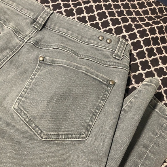 Cabi Style# 326 Bree Skinny Jeans Stretch Denim - Picture 6 of 8